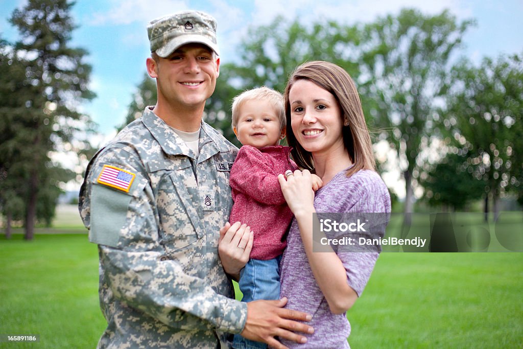 Exército família Series: Real soldado americano com esposa & Son - Foto de stock de Família royalty-free