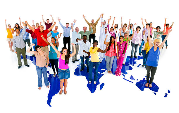 grande gruppo di multi-etnico persone da tutto il mondo festeggia - teenager globe women world map foto e immagini stock