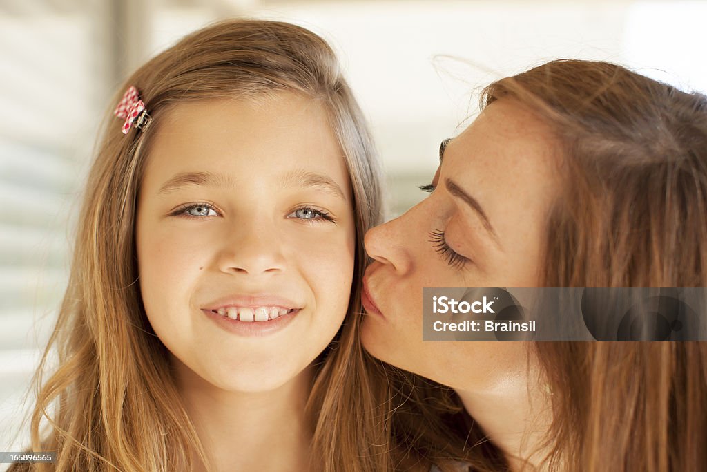 Heureuse mère et fille - Photo de 10-11 ans libre de droits