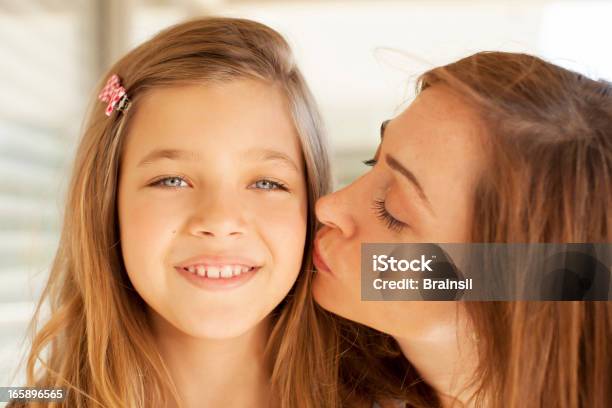 Foto de Feliz Mãe E Filha e mais fotos de stock de 10-11 Anos - 10-11 Anos, Adulto, Amor