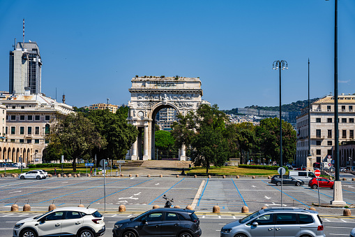 A photograph of the Arco Della Vittoria from a distance