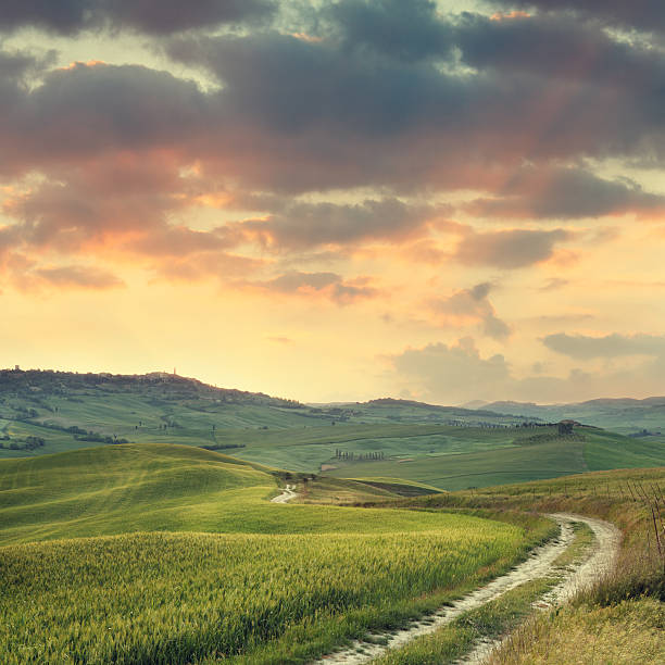 istock Sunrise in Tuscany 165906946