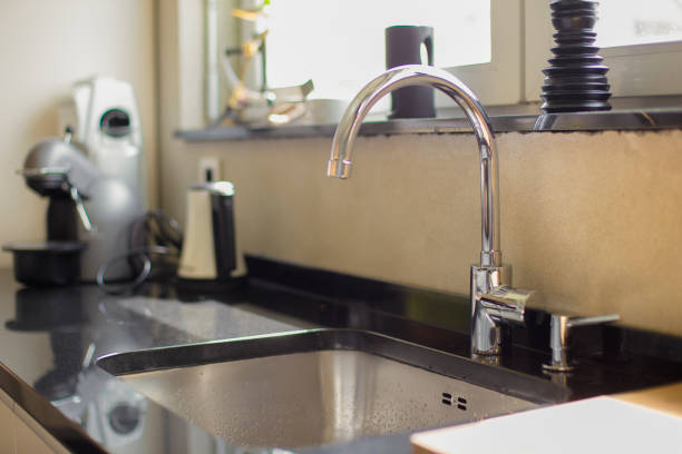 istock Kitchen sink and faucet at home 1659106888