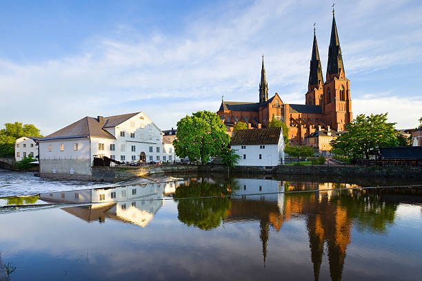 uppsala, suède - uppsala cathedral photos et images de collection