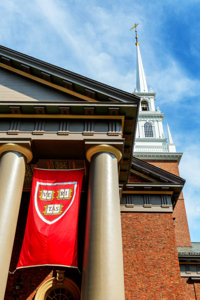 igreja memorial de harvard - harvard yard - universidade de harvard - cambridge massachusetts - latin motto - fotografias e filmes do acervo