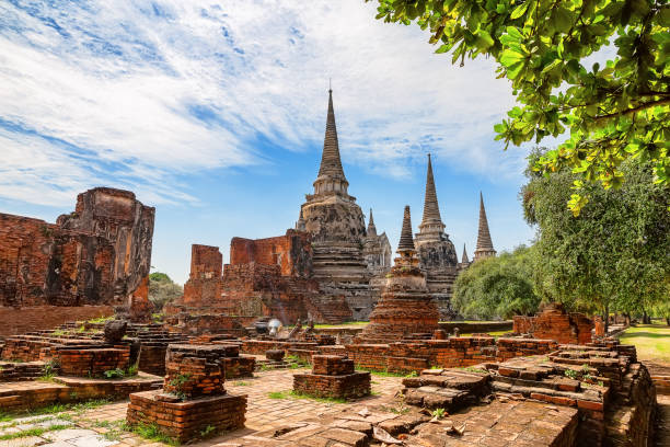 le temple wat phra si sanphet est l’un des temples célèbres d’ayutthaya, en thaïlande. - ayuthaya photos et images de collection