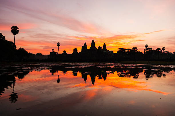 angkor wat, camboja em sunrise - angkor wat imagens e fotografias de stock