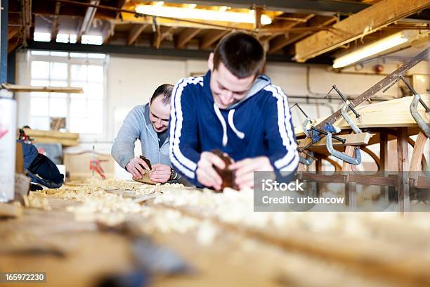 Costruzione Del Lavoro Di Squadra - Fotografie stock e altre immagini di Carpenteria - Carpenteria, Legno, Officina