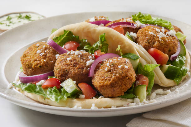 istock Falafal Pita Sandwich 1659763594