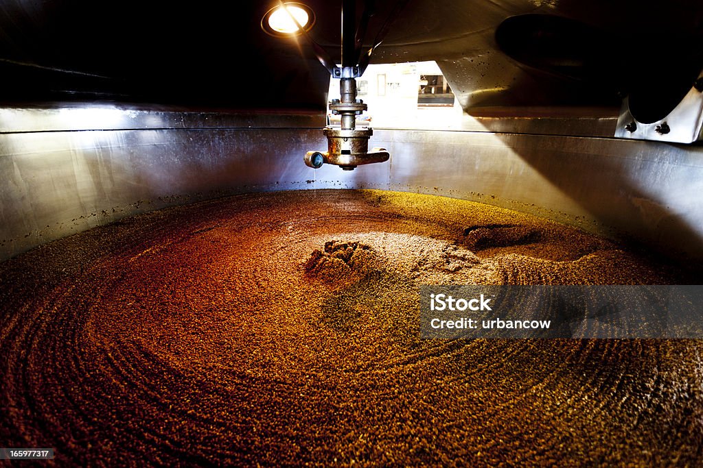 Puré tun y disolución de IVA - Foto de stock de Fábrica de cerveza libre de derechos