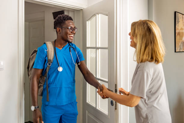 istock Senior woman opens door for physical therapist 1659803858