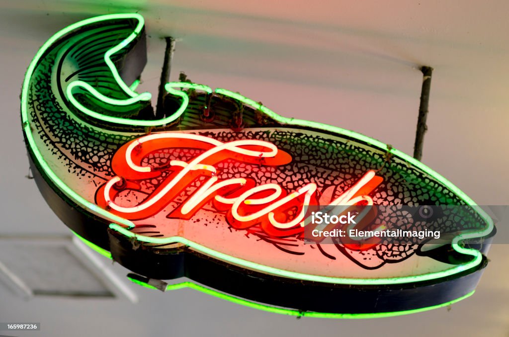 Klassischen Americana Neon frischen Fisch-förmige Sign - Lizenzfrei Werbung Stock-Foto