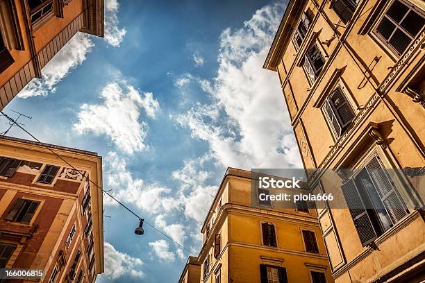 Típica Edifícios De Testaccio Distric Roma - Fotografias de stock e mais imagens de Distrito Residencial - Distrito Residencial, Roma - Itália, Distrito