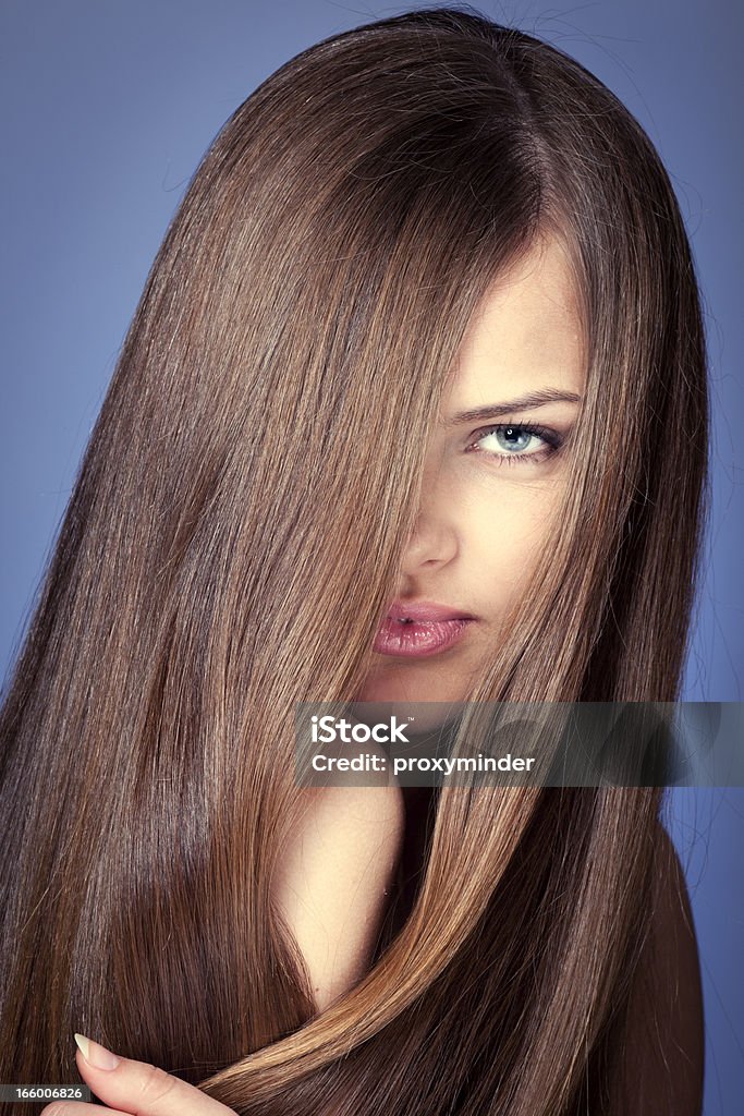 Junge Frau Porträt mit wunderschönen Haaren - Lizenzfrei Attraktive Frau Stock-Foto