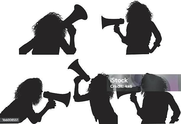 Immagine Multipla Di Una Donna Con Megafono - Immagini vettoriali stock e altre immagini di Donne - Donne, Solo una donna, Gridare