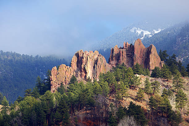 첫 빛을 볼더 콜로라드 레드 락스 - flatirons colorado boulder mountain range 뉴스 사진 이미지