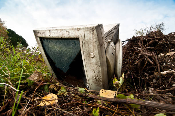 istock Abandoned PC monitor closeup 166029074