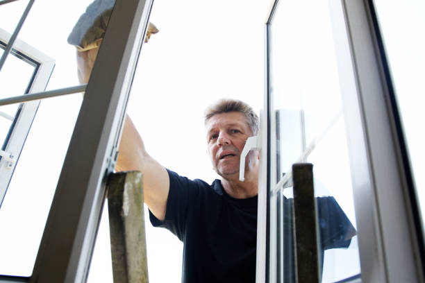 istock Man on ladder cleaning upstairs windows 166032081