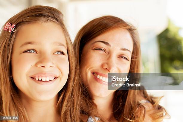 행복함 구슬눈꼬리 및 딸이다 10-11세에 대한 스톡 사진 및 기타 이미지 - 10-11세, 2명, 가족