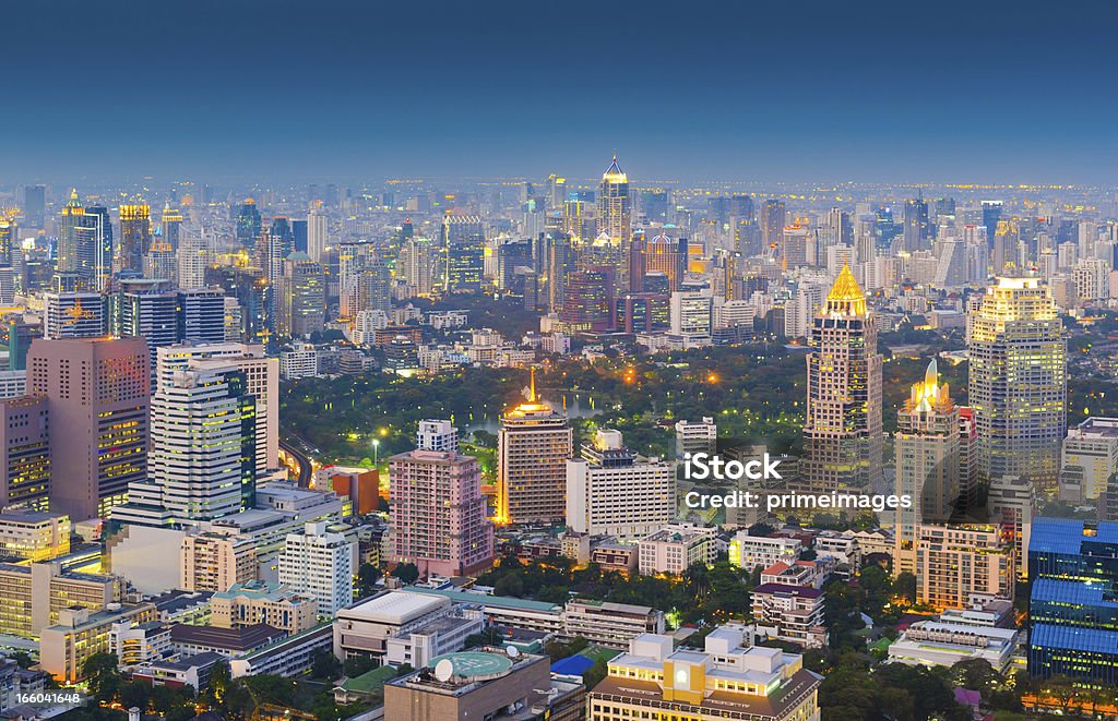 Vista panorâmica da paisagem urbana na Ásia - Foto de stock de Ajardinado royalty-free