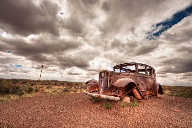 車の難破船 - petrified forest national park ストックフォトと画像