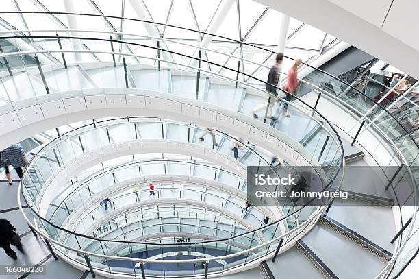 Spiral Wendeltreppe Stockfoto und mehr Bilder von Bauen - Bauen, Architektur, Menschen