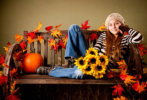 秋のポートレート。美しい少女 - single flower flower autumn pumpkin ストックフォトと画像