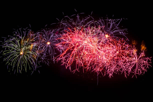 increíble espectáculo de fuegos artificiales en el cielo oscuro. - 24248 fotografías e imágenes de stock