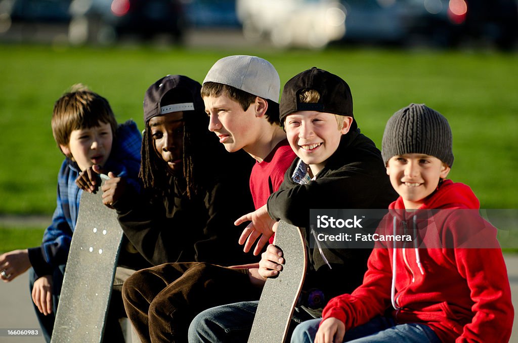 Des skateurs - Photo de 12-13 ans libre de droits
