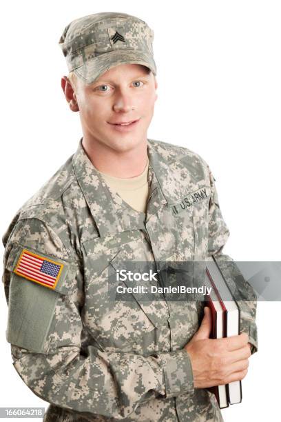 American Soldier Contra Fondo Blanco Foto de stock y más banco de imágenes de Ejército de Tierra - Ejército de Tierra, Fondo blanco, Ejército de los Estados Unidos