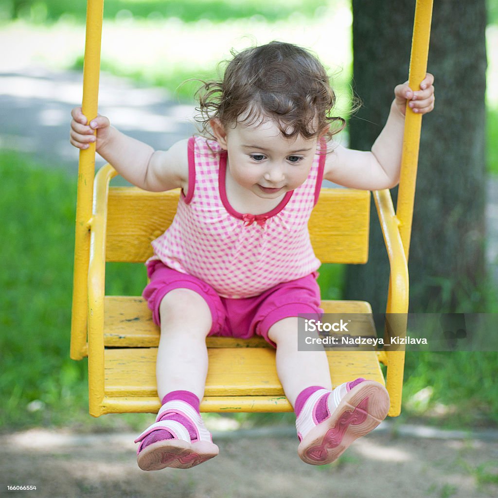 Little niña bisagras - Foto de stock de 2-3 años libre de derechos