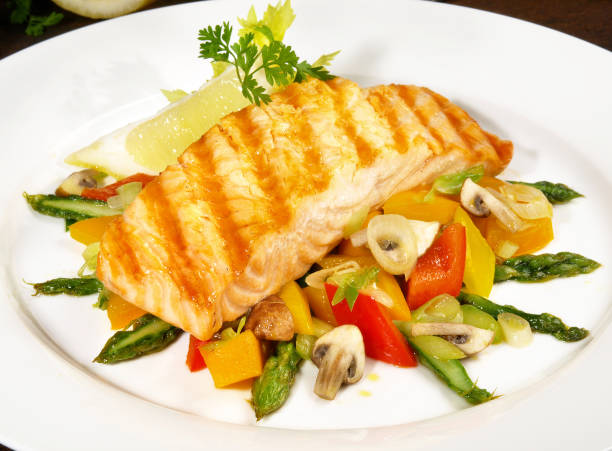 istock Grilled Salmon with green Asparagus 1660718568