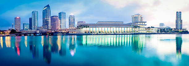 panorama del centro della città di tampa - architecture bright vibrant color brilliant foto e immagini stock