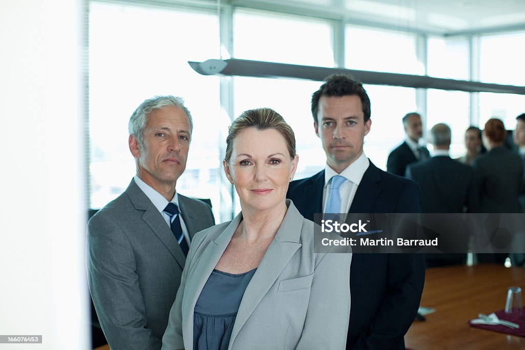 Porträt von lächelnd Geschäftsleute im Konferenzraum - Lizenzfrei 30-34 Jahre Stock-Foto