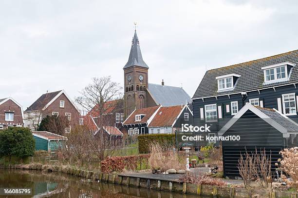 Casa Residencial En Volendam Foto de stock y más banco de imágenes de Aldea - Aldea, Arquitectura exterior, Calle