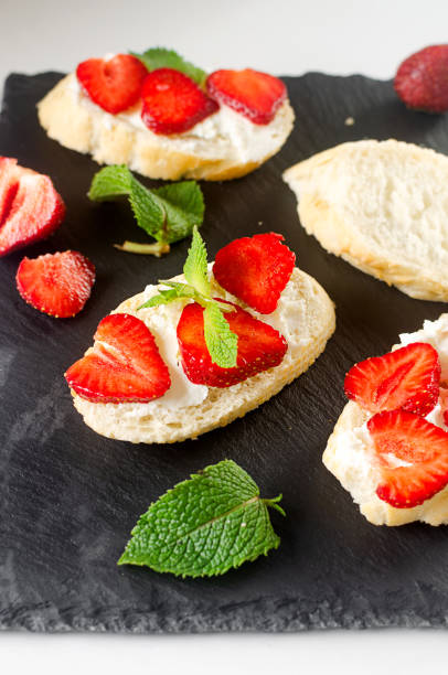 istock Sandwich with strawberries, soft cheese, mint and honey 1660874817