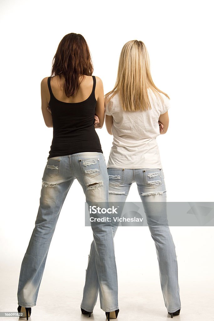 Vista posteriore di due ragazze sexy - Foto stock royalty-free di Abbigliamento casual