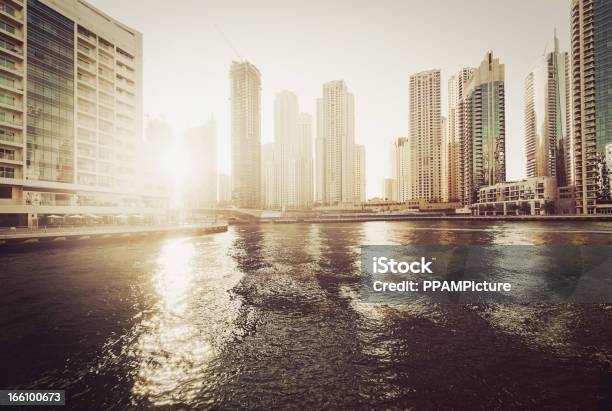 Foto de Marina De Dubai No Pôrdosol Luz e mais fotos de stock de Arranha-céu - Arranha-céu, Arábia, Calor