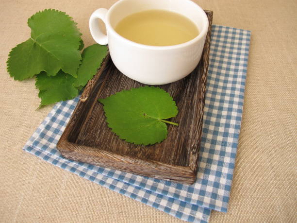 istock Mulberry leaf tea: herbal tea from white mulberry leaves 1661028089