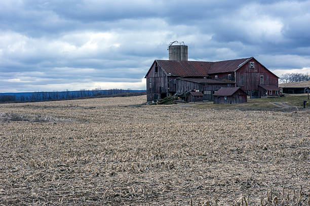 istock Pennsylvania farm in winter 166103254