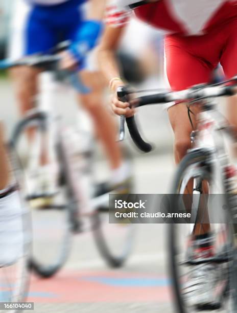 Moto Da Corsa Immagine A Colori - Fotografie stock e altre immagini di Maratona - Maratona, Ciclismo, Bicicletta