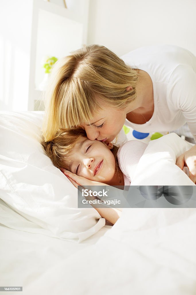 Mãe acordar criança. - Royalty-free Dormir Foto de stock