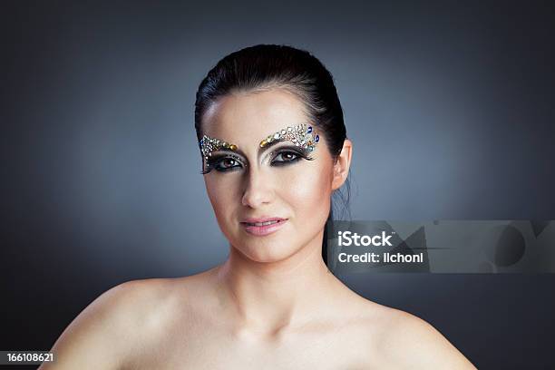 Glamorosa Caucasiana Mulher Com Jóias Maquilhagem - Fotografias de stock e mais imagens de Adulto - Adulto, Beleza, Beleza natural