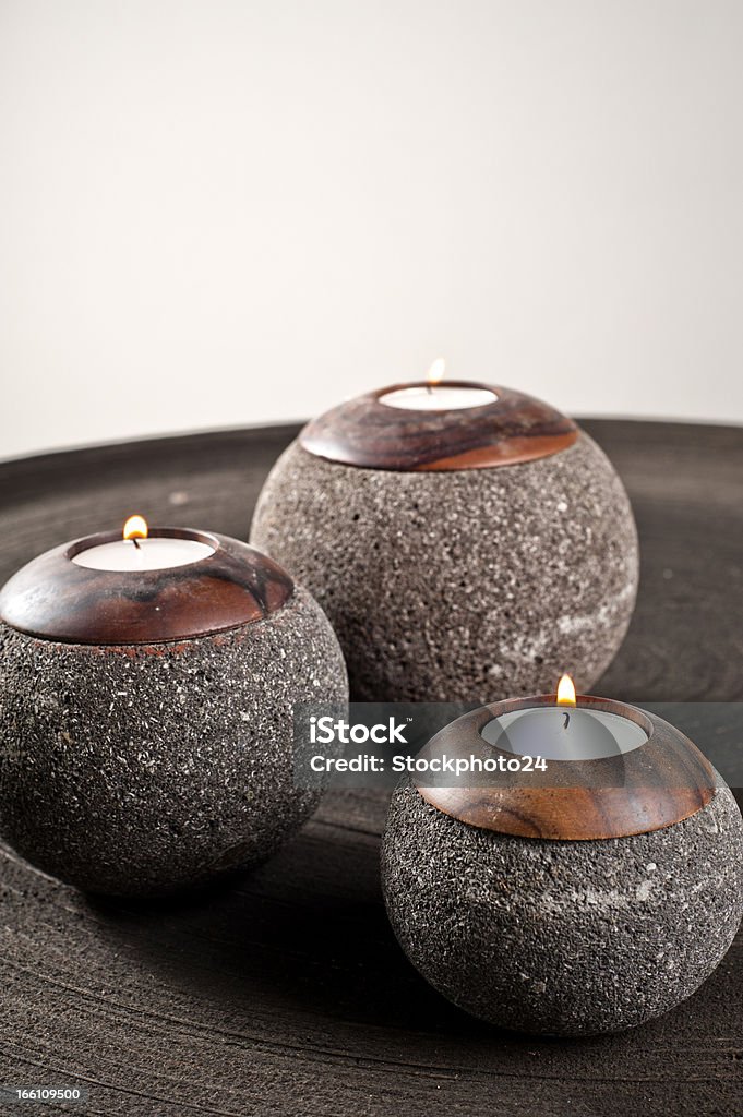 Candlesticks como la decoración de interiores - Foto de stock de Blanco - Color libre de derechos