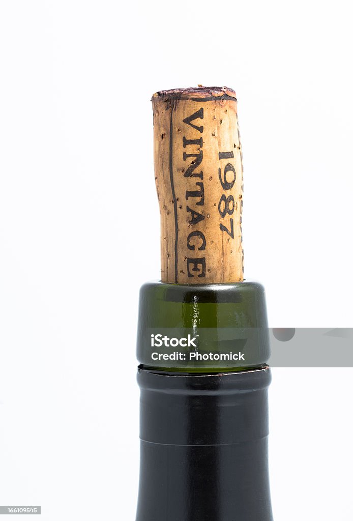 Rolha de vinho em uma garrafa de Porto de safra - Foto de stock de 1987 royalty-free