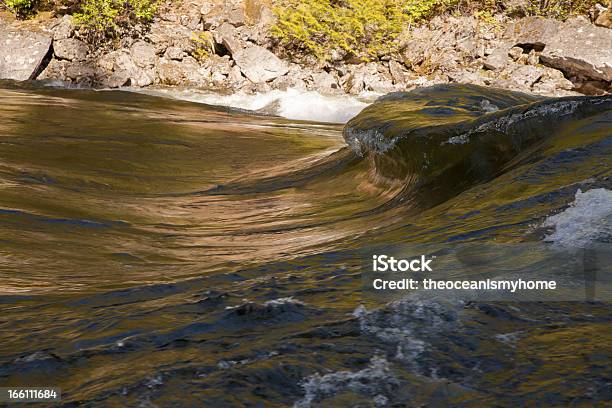 Fiume Onda - Fotografie stock e altre immagini di Acqua - Acqua, Ambientazione esterna, Composizione orizzontale