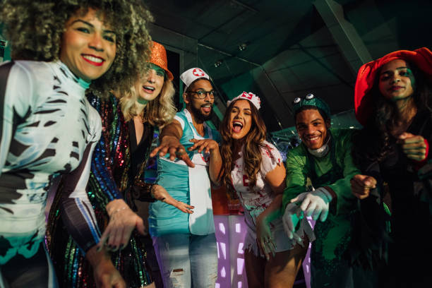 nous allons vous avoir! - costume de déguisement photos et images de collection