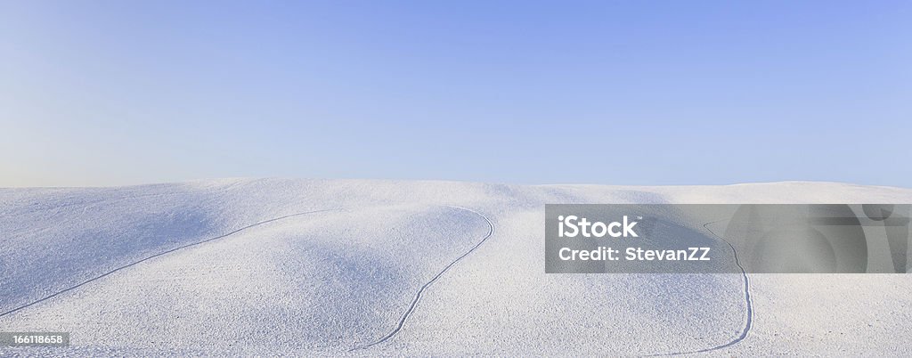 Panorâmicas para a paisagem de montanhas de neve no inverno. Toscana, Itália - Foto de stock de Neve royalty-free