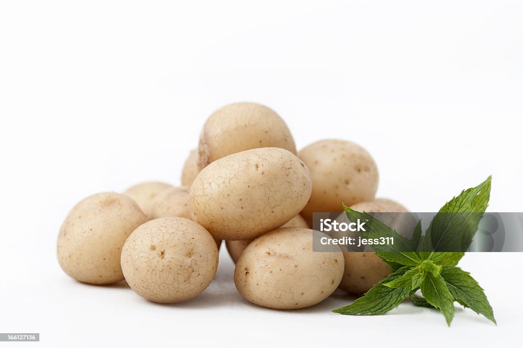 Junge Kartoffeln mit Minze Blatt - Lizenzfrei Blatt - Pflanzenbestandteile Stock-Foto