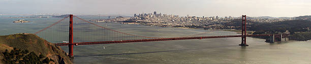 パノラマのゴールデンゲートブリッジとサンフランシスコ、カリフォルニア州 - san francisco county panoramic bridge california ストックフォトと画像